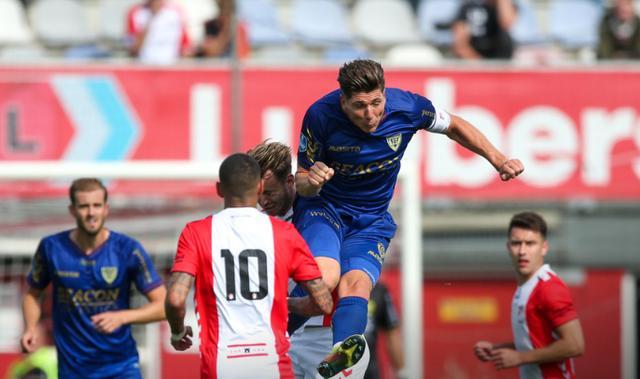 背后都离不 背后都离不